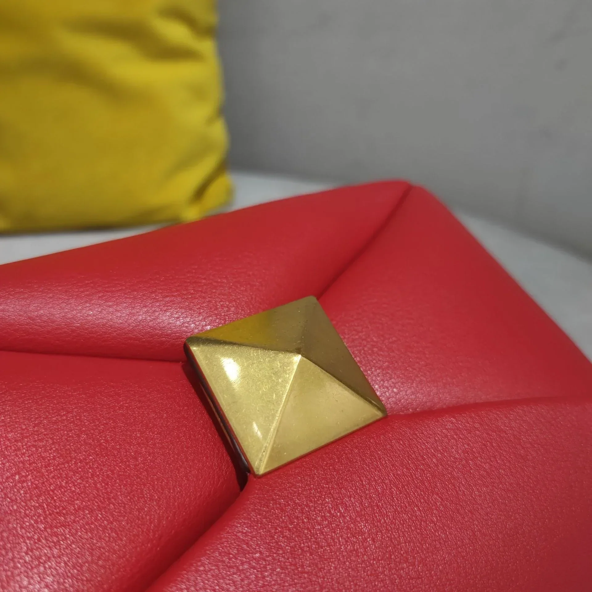 Urban Elegance Convertible Leather Crossbody Bag - Image 17