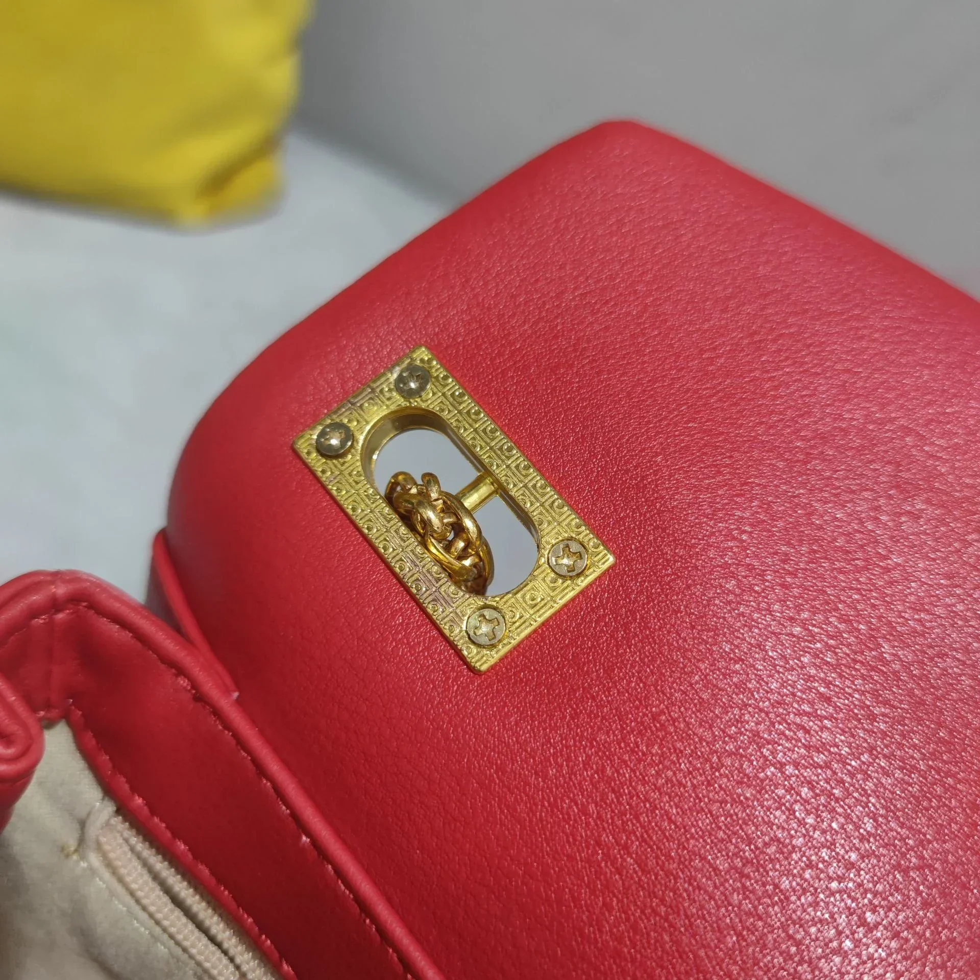 Urban Elegance Convertible Leather Crossbody Bag - Image 18