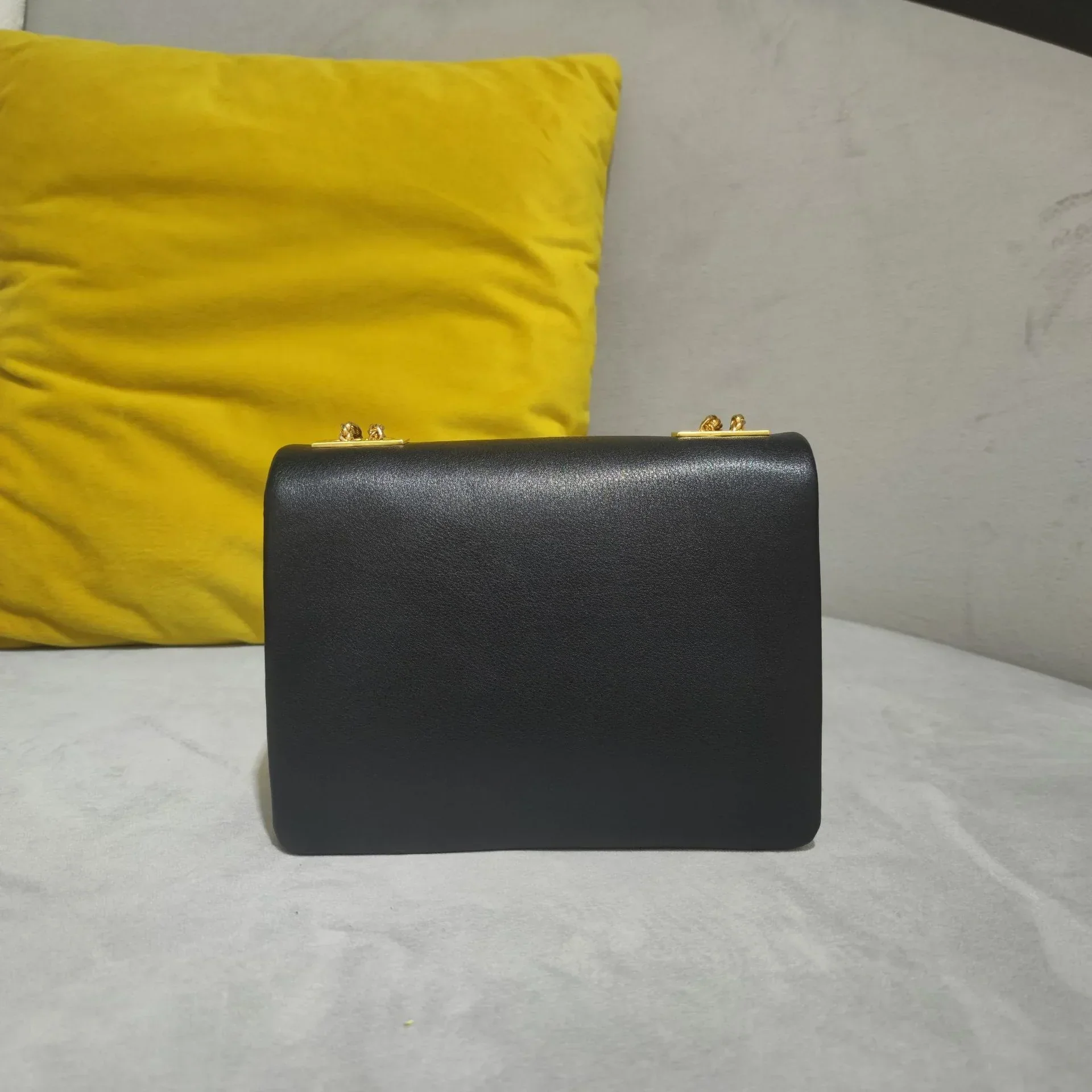 Urban Elegance Convertible Leather Crossbody Bag - Image 20