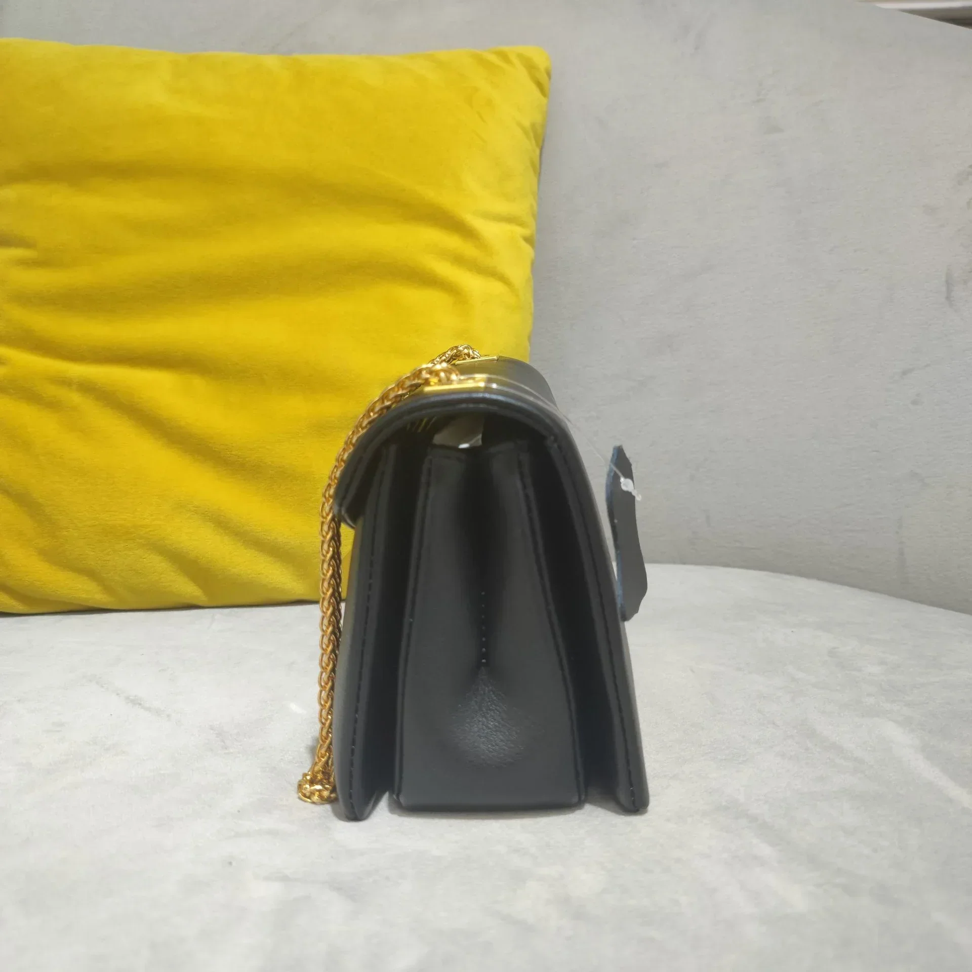 Urban Elegance Convertible Leather Crossbody Bag - Image 22