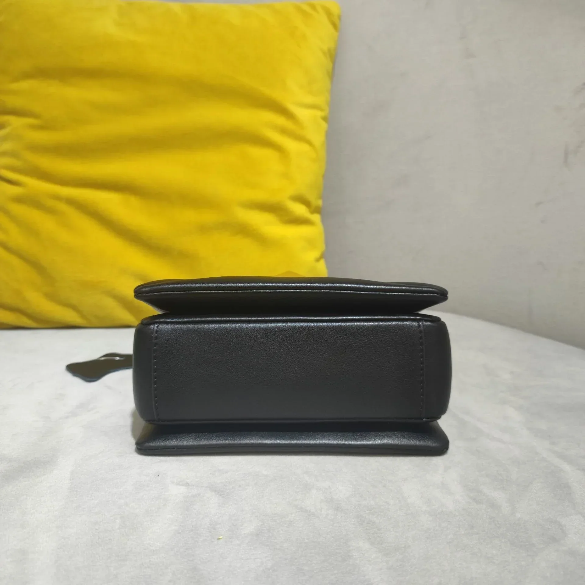 Urban Elegance Convertible Leather Crossbody Bag - Image 23