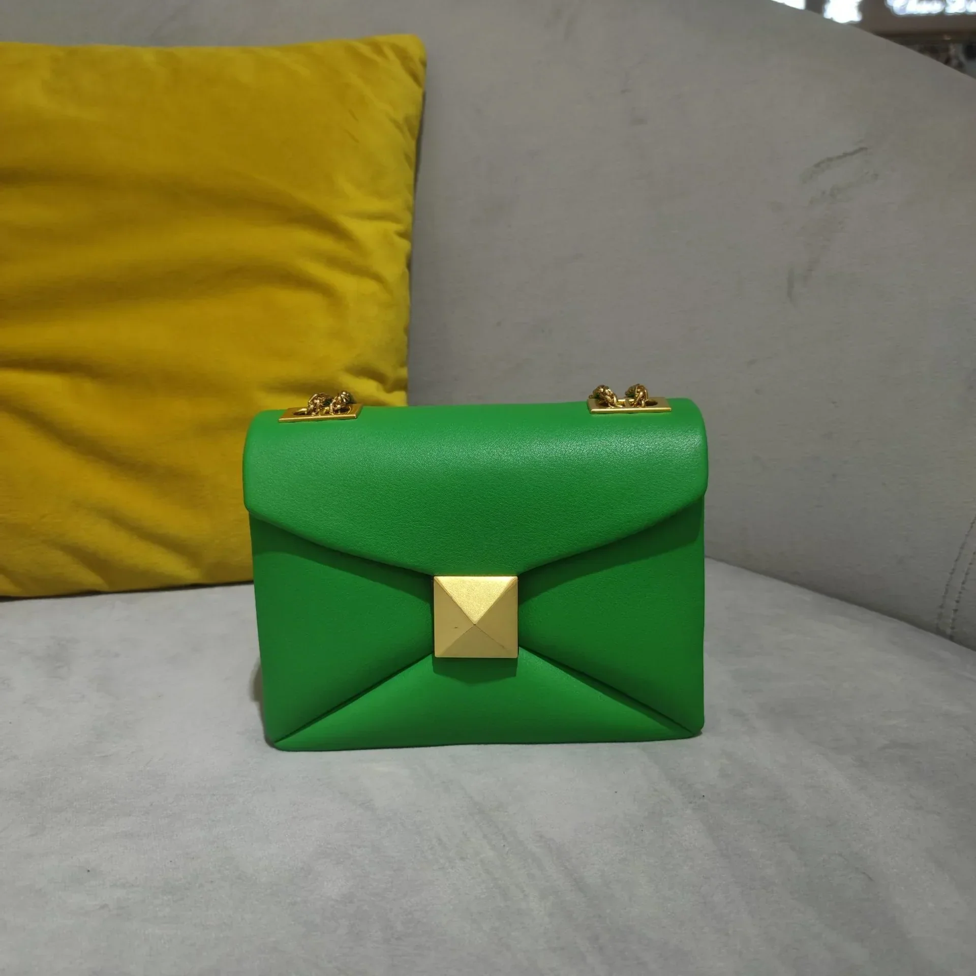 Urban Elegance Convertible Leather Crossbody Bag - Image 29