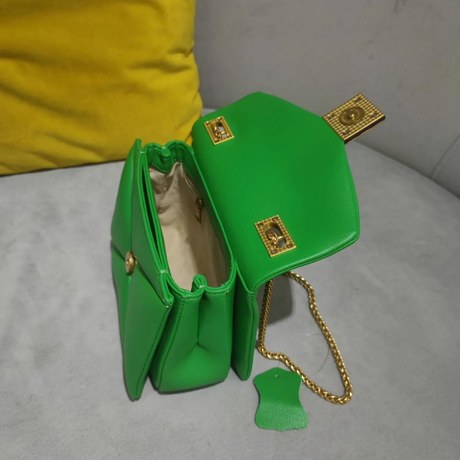 Urban Elegance Convertible Leather Crossbody Bag - Image 34