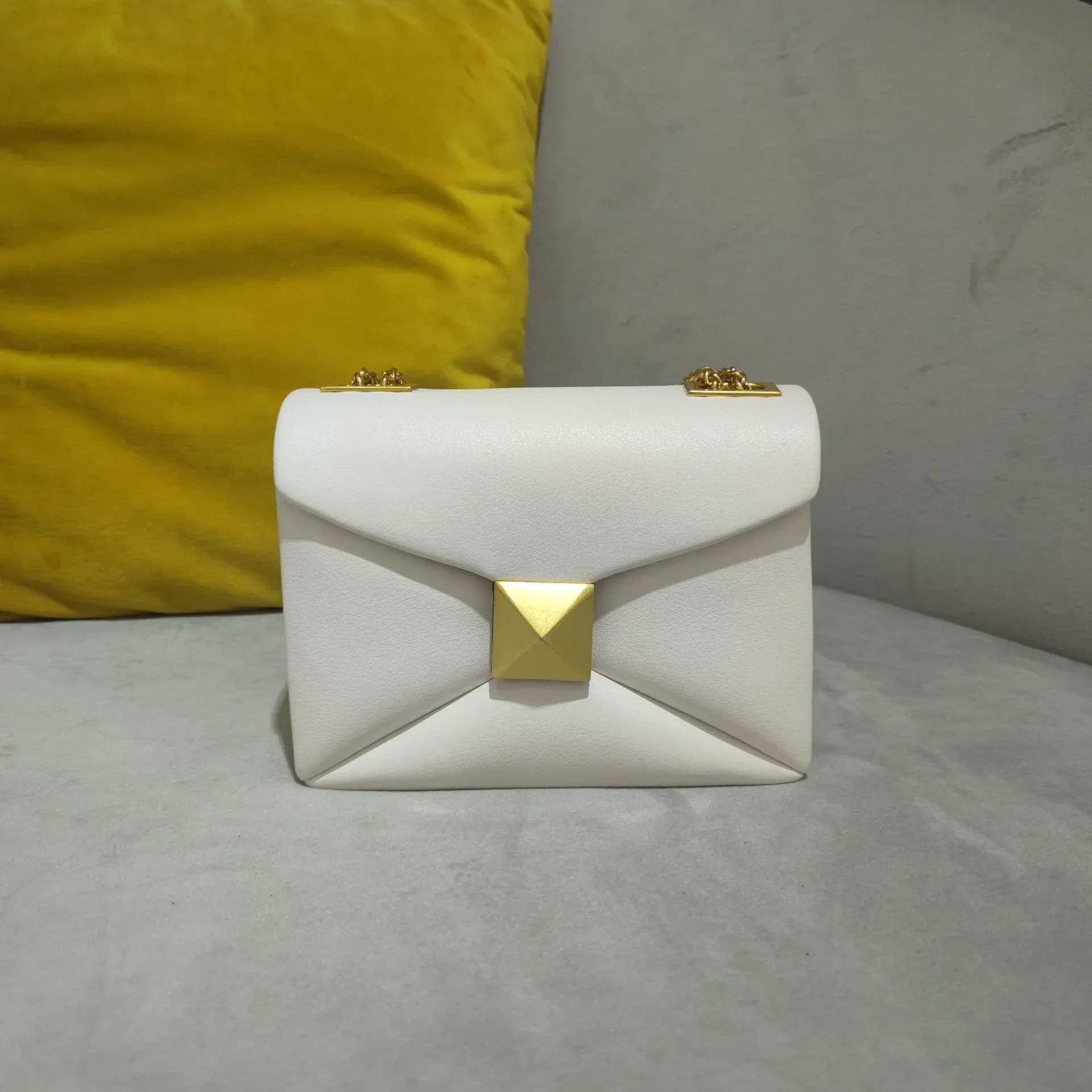 Urban Elegance Convertible Leather Crossbody Bag - Image 38
