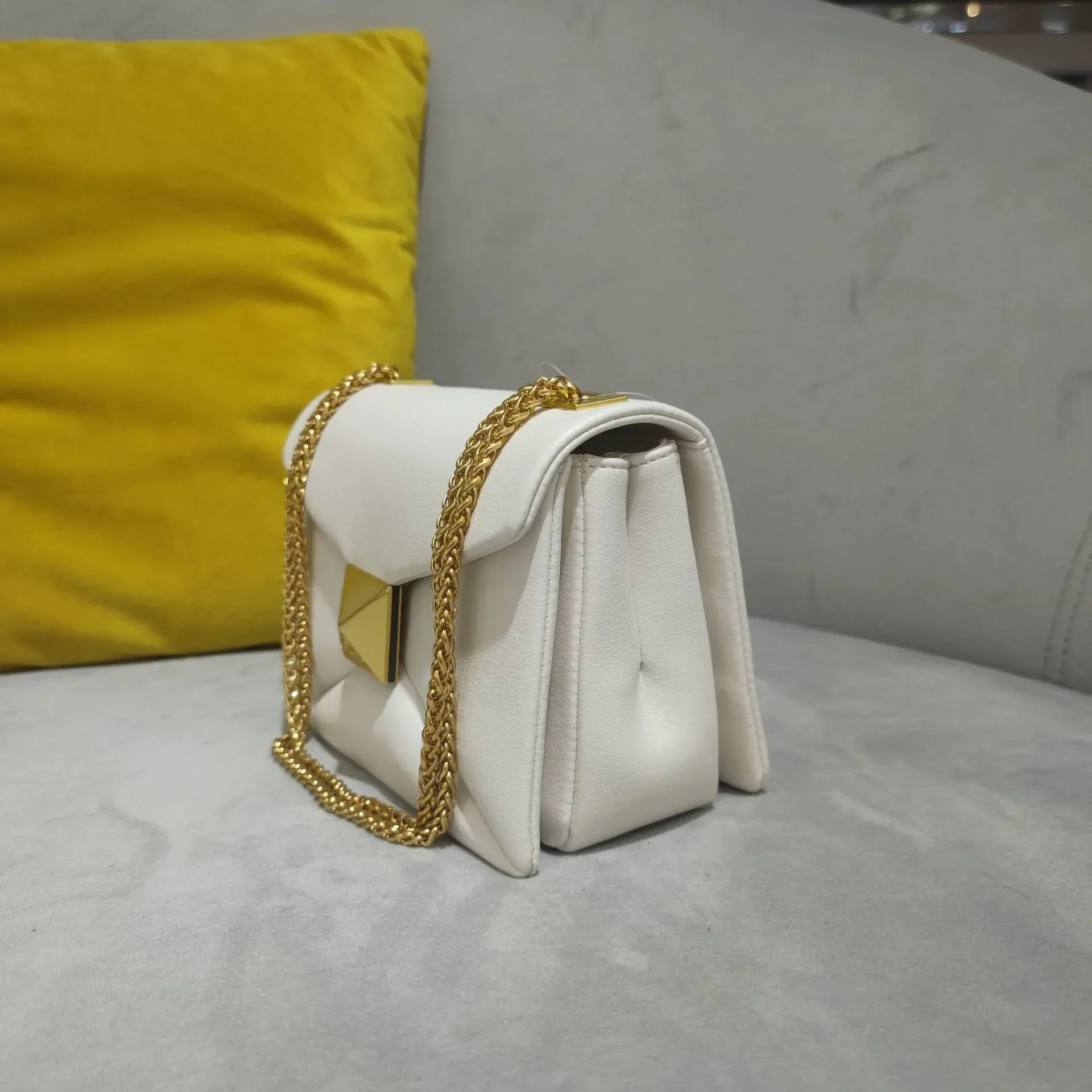 Urban Elegance Convertible Leather Crossbody Bag - Image 39