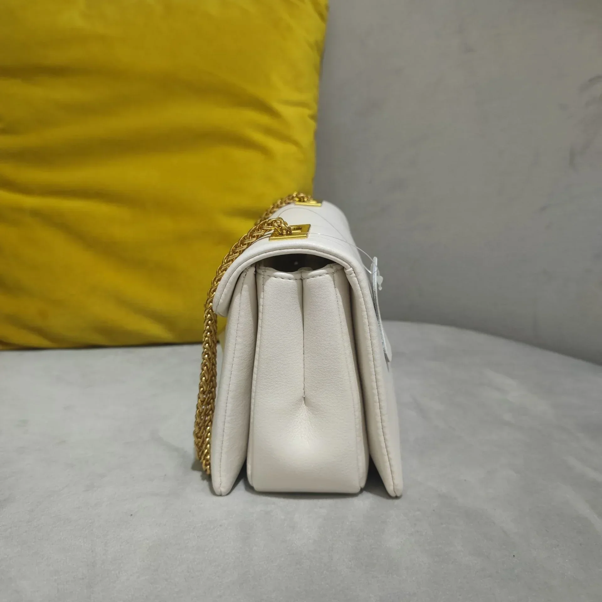 Urban Elegance Convertible Leather Crossbody Bag - Image 40