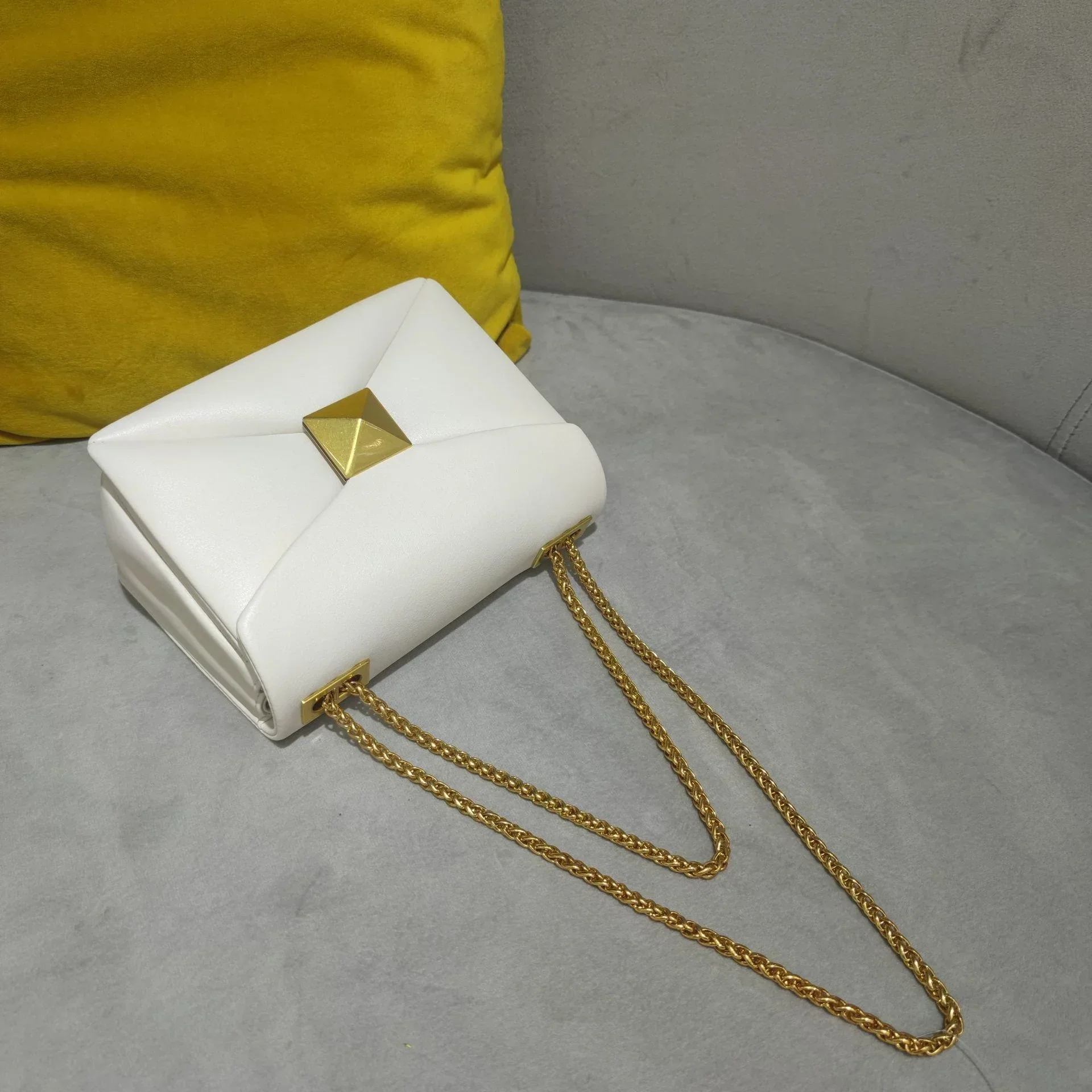 Urban Elegance Convertible Leather Crossbody Bag - Image 43