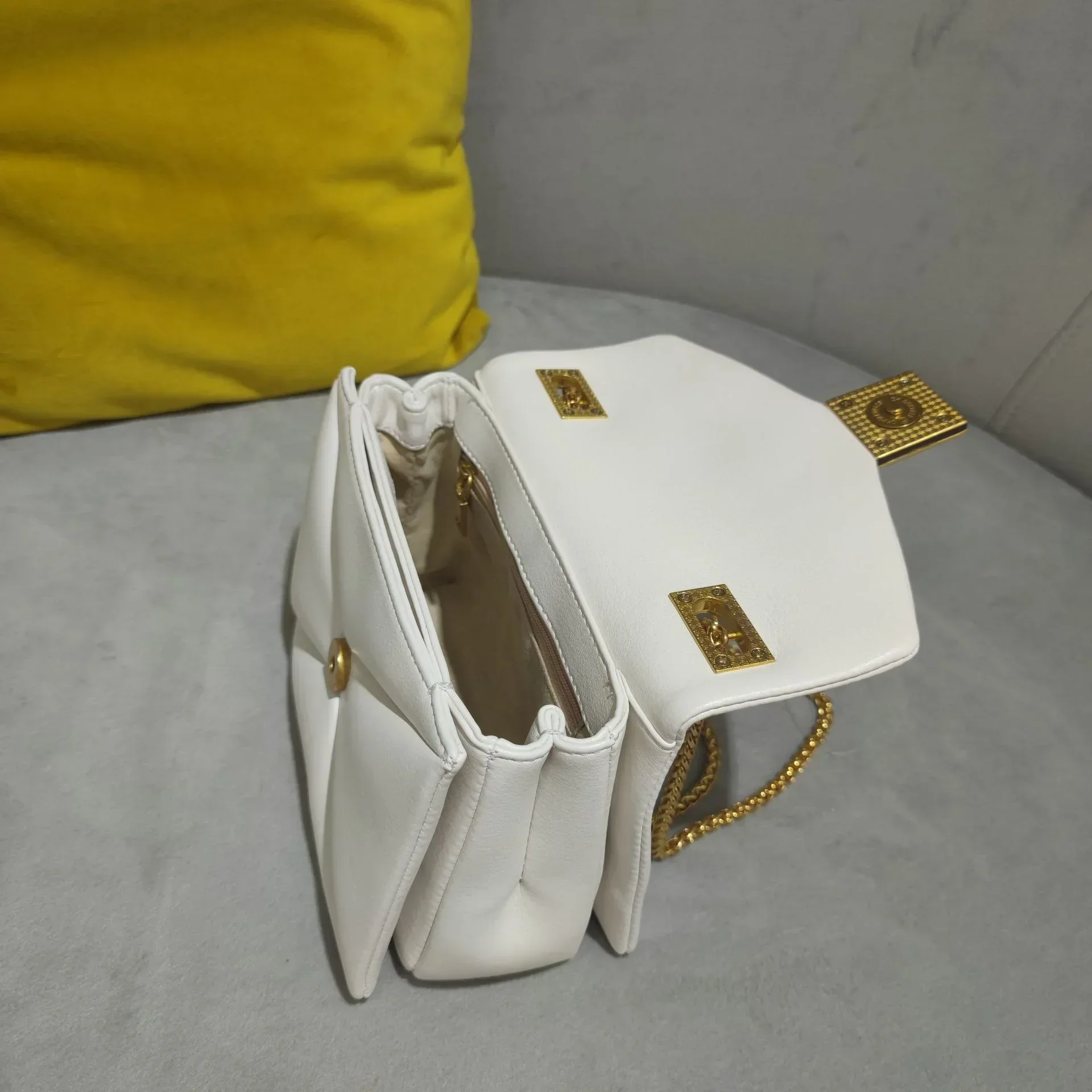 Urban Elegance Convertible Leather Crossbody Bag - Image 44