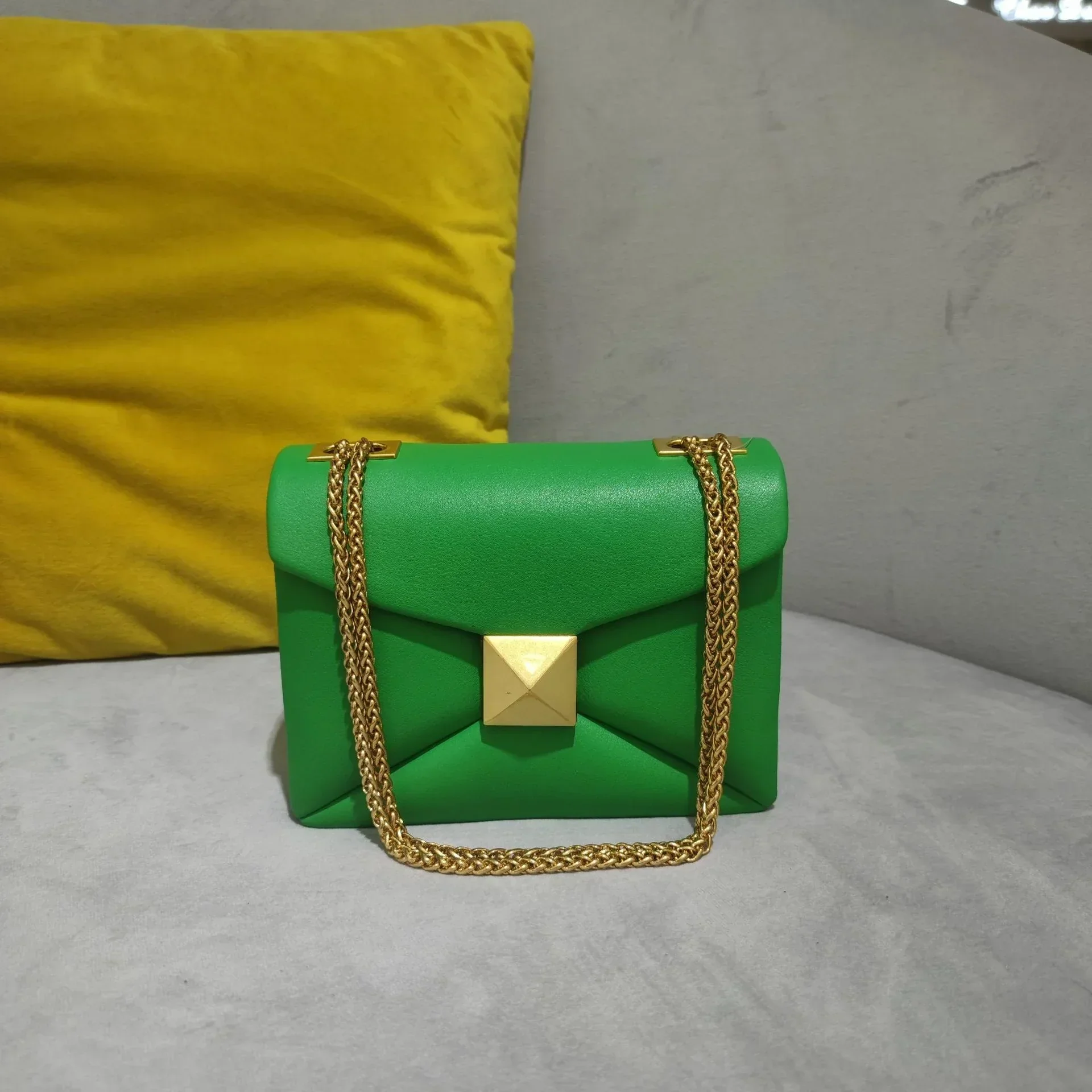 Urban Elegance Convertible Leather Crossbody Bag - Image 6