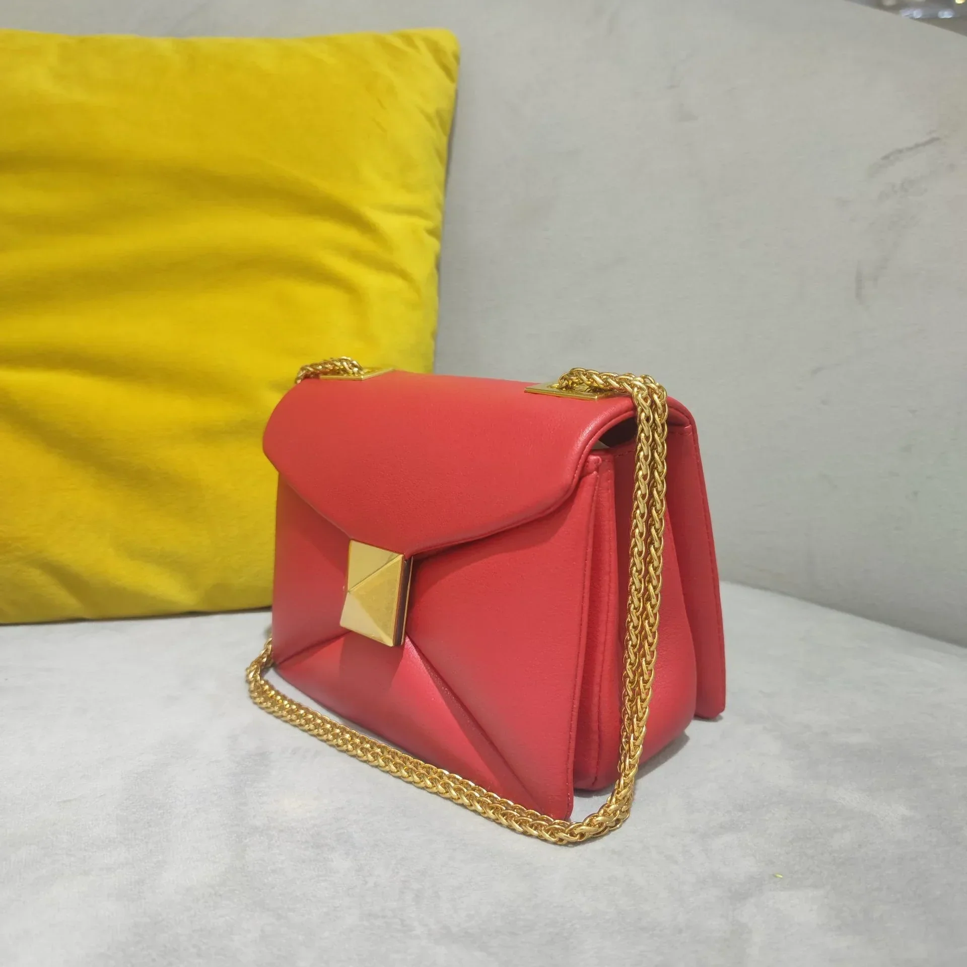 Urban Elegance Convertible Leather Crossbody Bag - Image 9