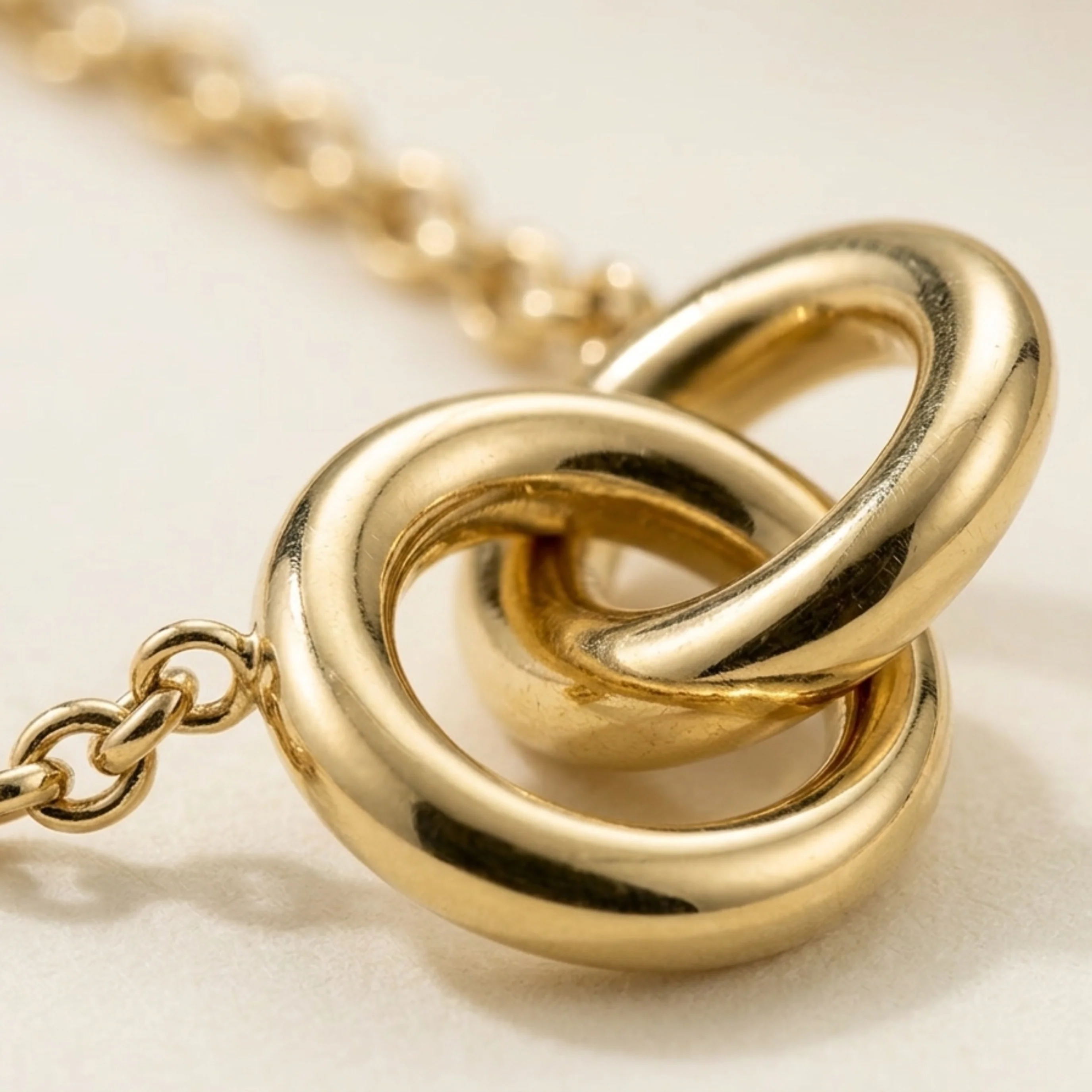 Veloure InterLock Gold Chain Necklace - Image 2