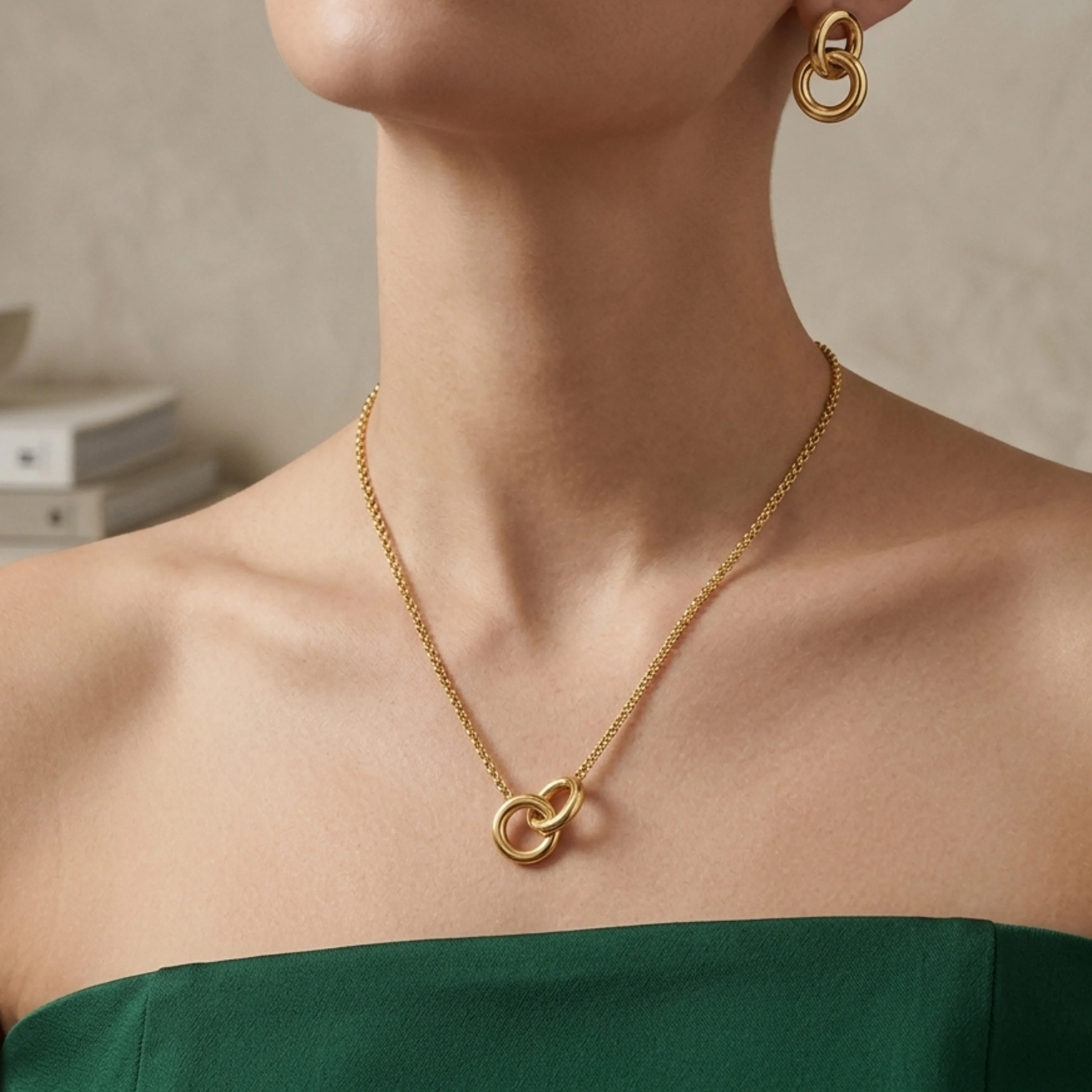 Veloure InterLock Gold Chain Necklace - Image 4