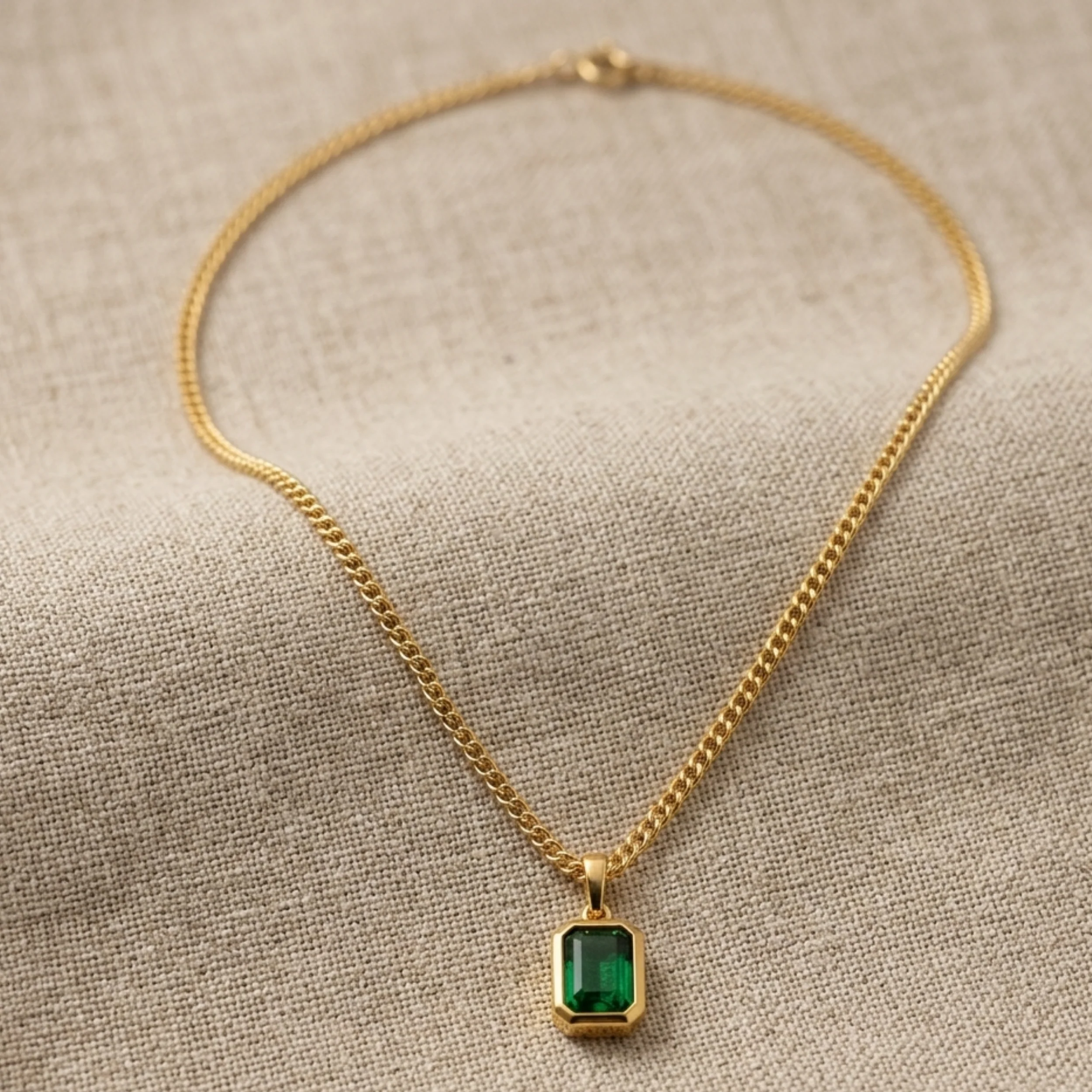 Verdezza Timeless Emerald Pendant Necklace - Image 2