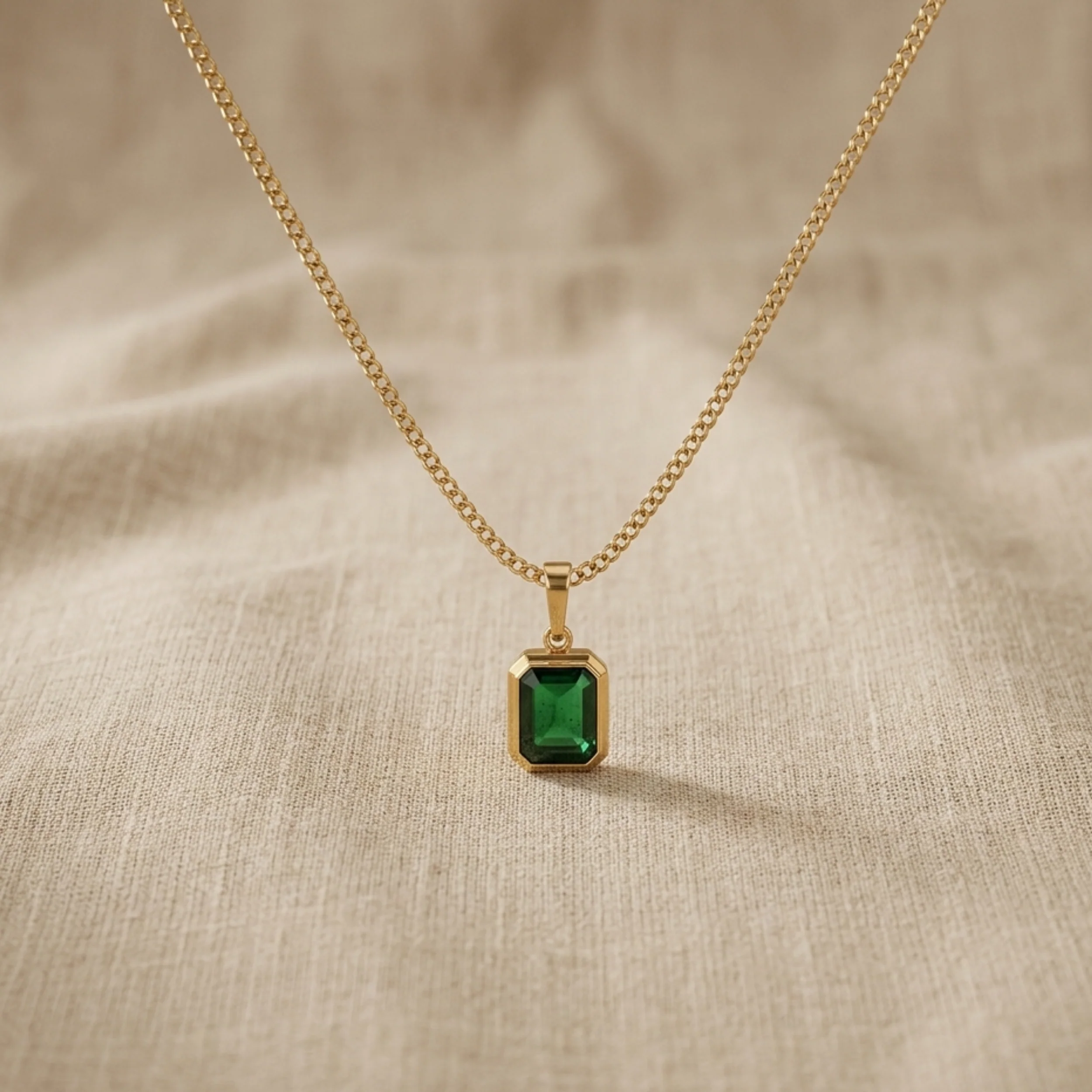 Verdezza Timeless Emerald Pendant Necklace - Image 3