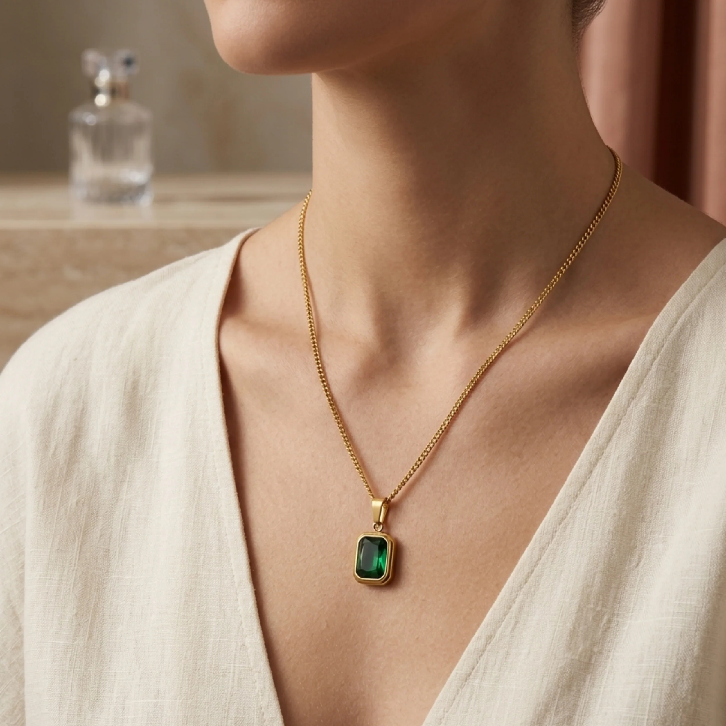 Verdezza Timeless Emerald Pendant Necklace - Image 5